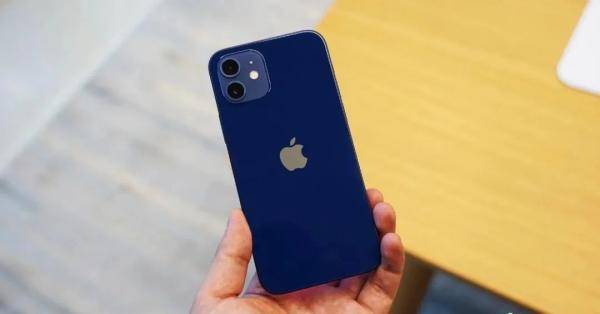 iPhone|iPhone 12蓝色冲上热搜第一，网友吵翻