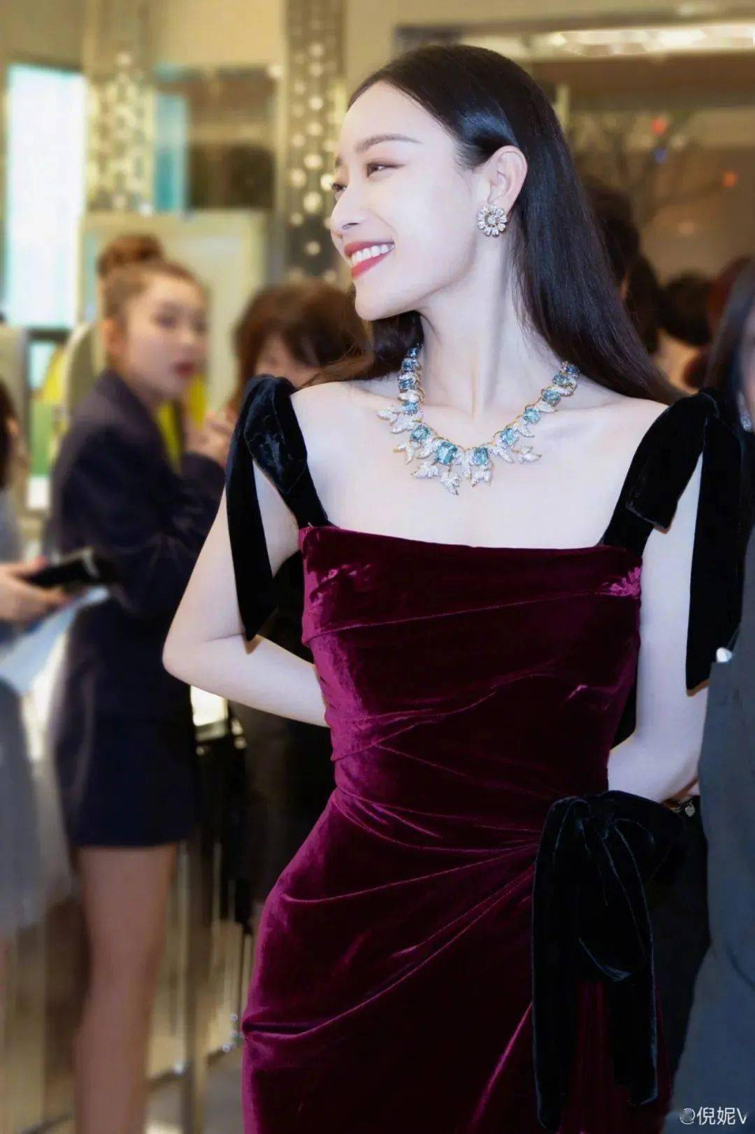 颈部|没有颈纹的天鹅颈，才是真的美！