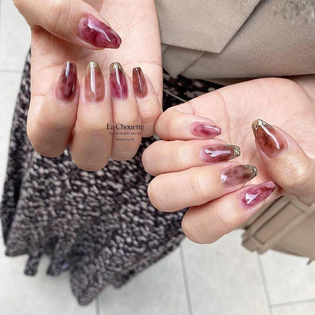 款式|每刻美丨两大流行款式的秋季美甲新鲜直达