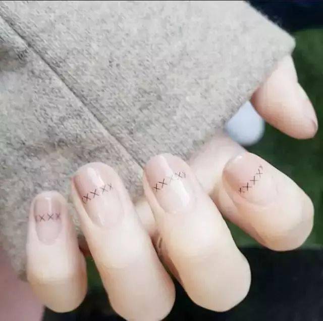 颜色|上班族专题，简约低调的美甲！