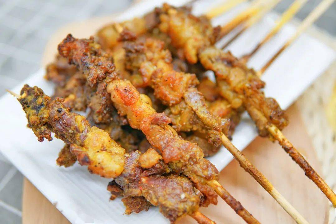 新疆|一口跨越3600公里！新疆正宗羊肉串新店开业买1送1！啤酒畅饮...