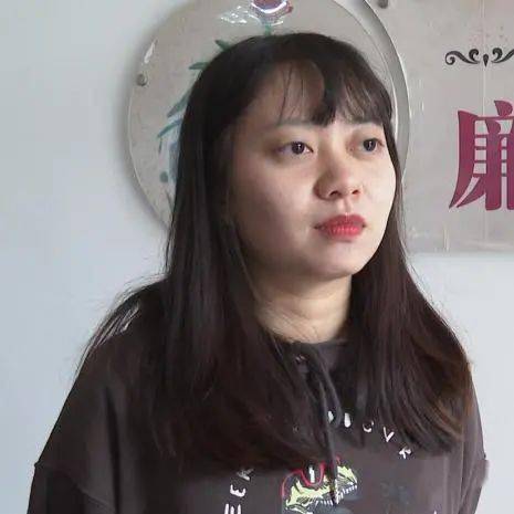 石棉县住建局工作人员 万玉婷因为一线医护人员确实非常辛苦都是冒着