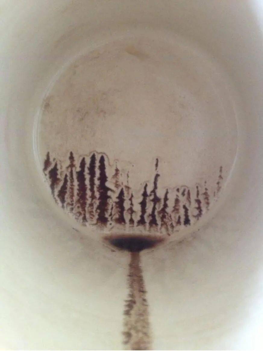 猜成语酒杯里的酒倒在头上_酒杯杯倒在酒杯里简谱(3)