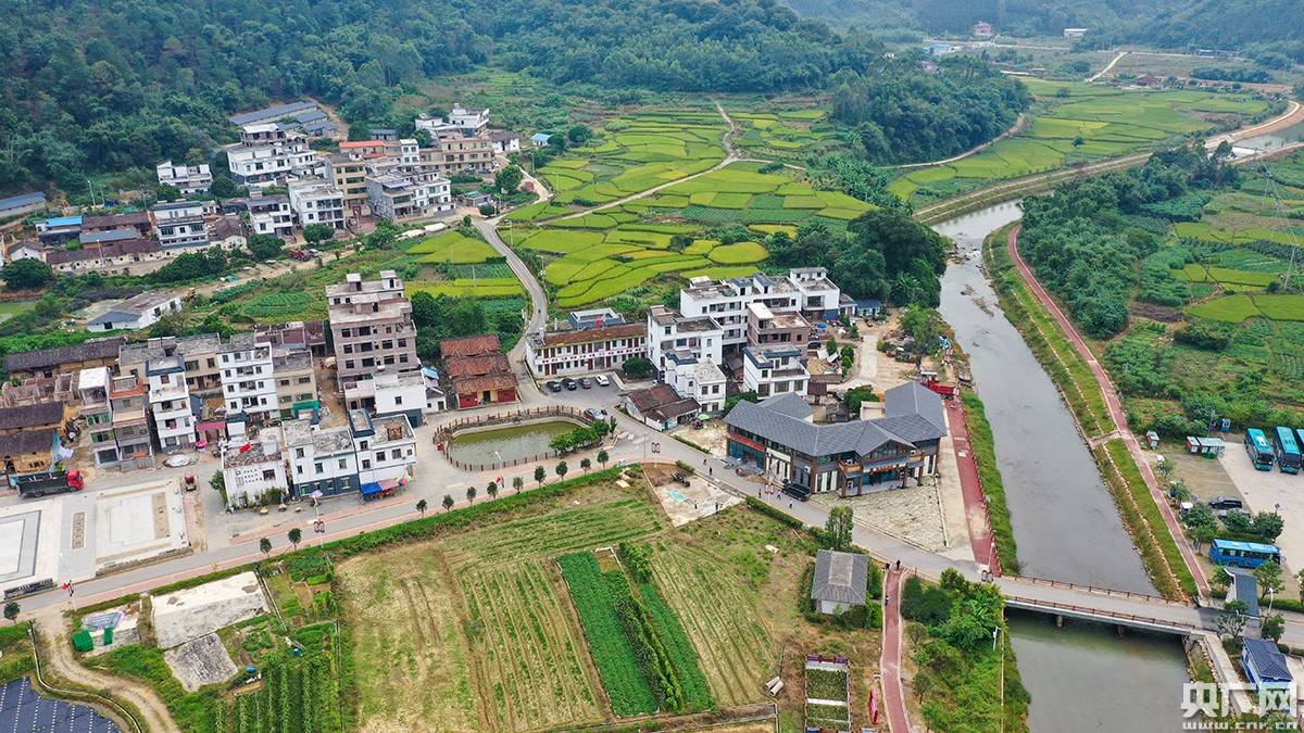 连樟村曾是广东省定相对贫困村,位于英德市连江口镇东南面,距离墟镇