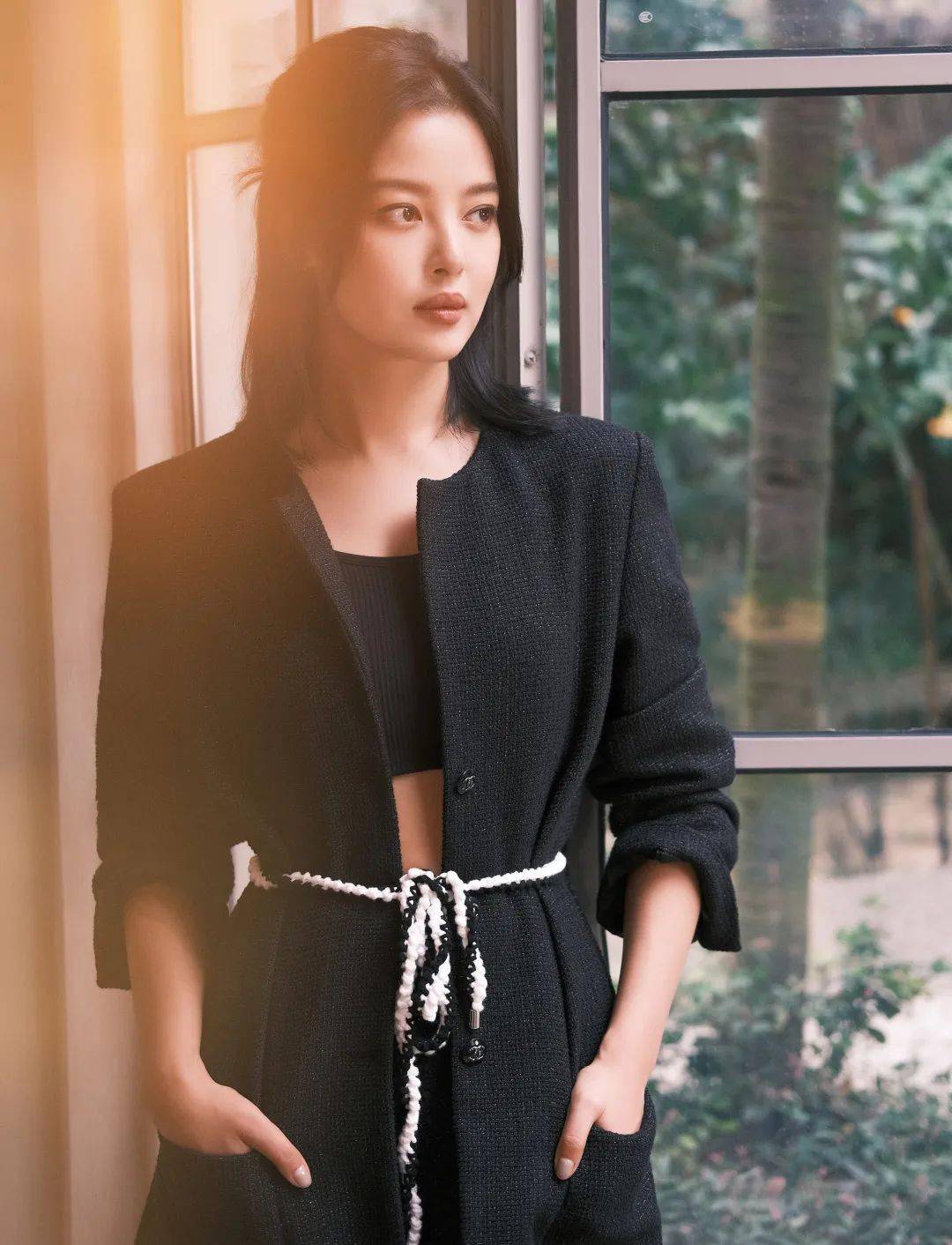 香奈儿|宋茜刘诗诗罕见同框 却不经意被TA给抢了风头！