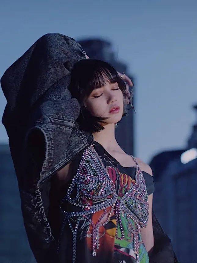 宝藏|想和虞书欣一样做个宝藏女孩，首先得有一件同款宝石衣啊！