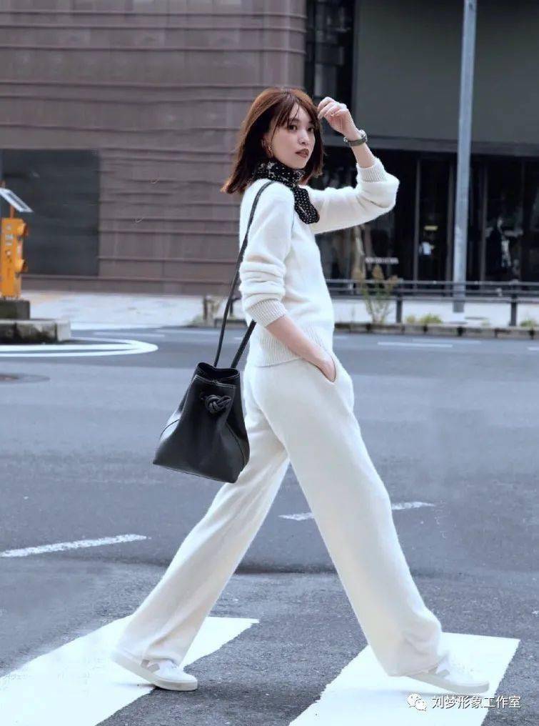 服装穿搭视频女 553d3b4201184fe9950189ad01701d2f.jpeg