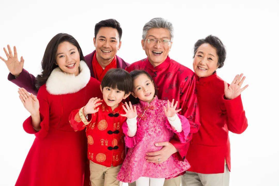 法国|法国人眼中的最美旗袍什么样？这配图也太「那个」了吧……