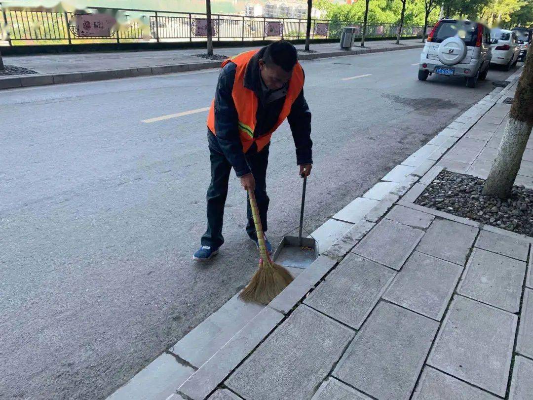 文明行为随手拍点赞环卫工人的平凡坚守