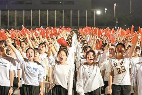 新生|深信院：6000新生放声高歌