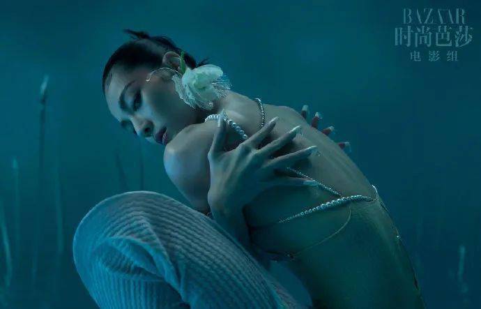 攻略|钟楚曦的美背“杀”到我了！攻略快安排一下！