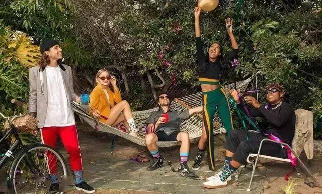 双吸睛|男生 | 你会穿袜子么？