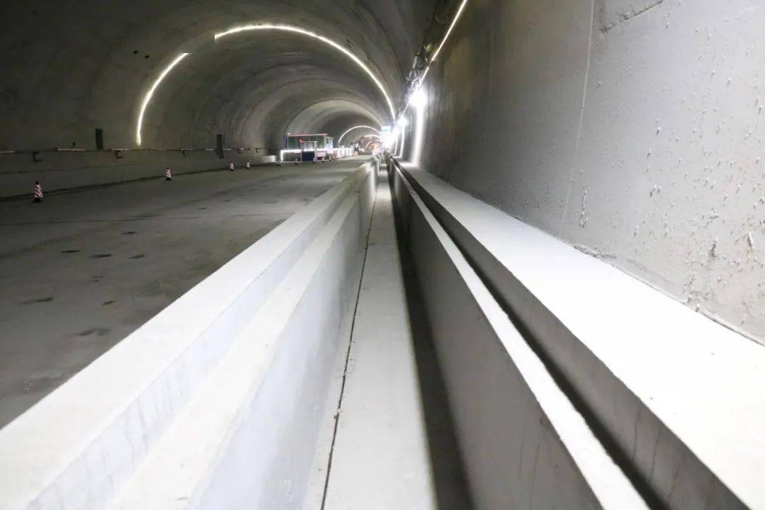 媒体聚焦 广东省最长公路隧道全线贯通_松山