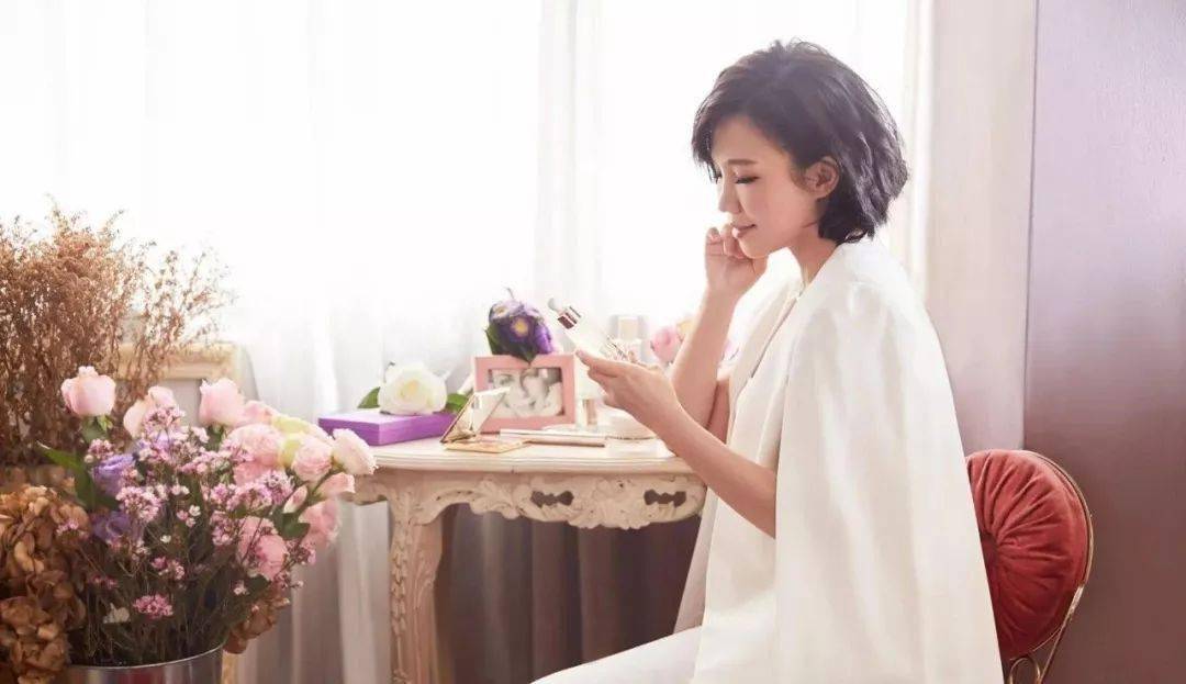 柳燕|周迅素颜吓坏路人，张曼玉真容让粉丝失望！女明星容颜破灭，都因为没做好这件事！