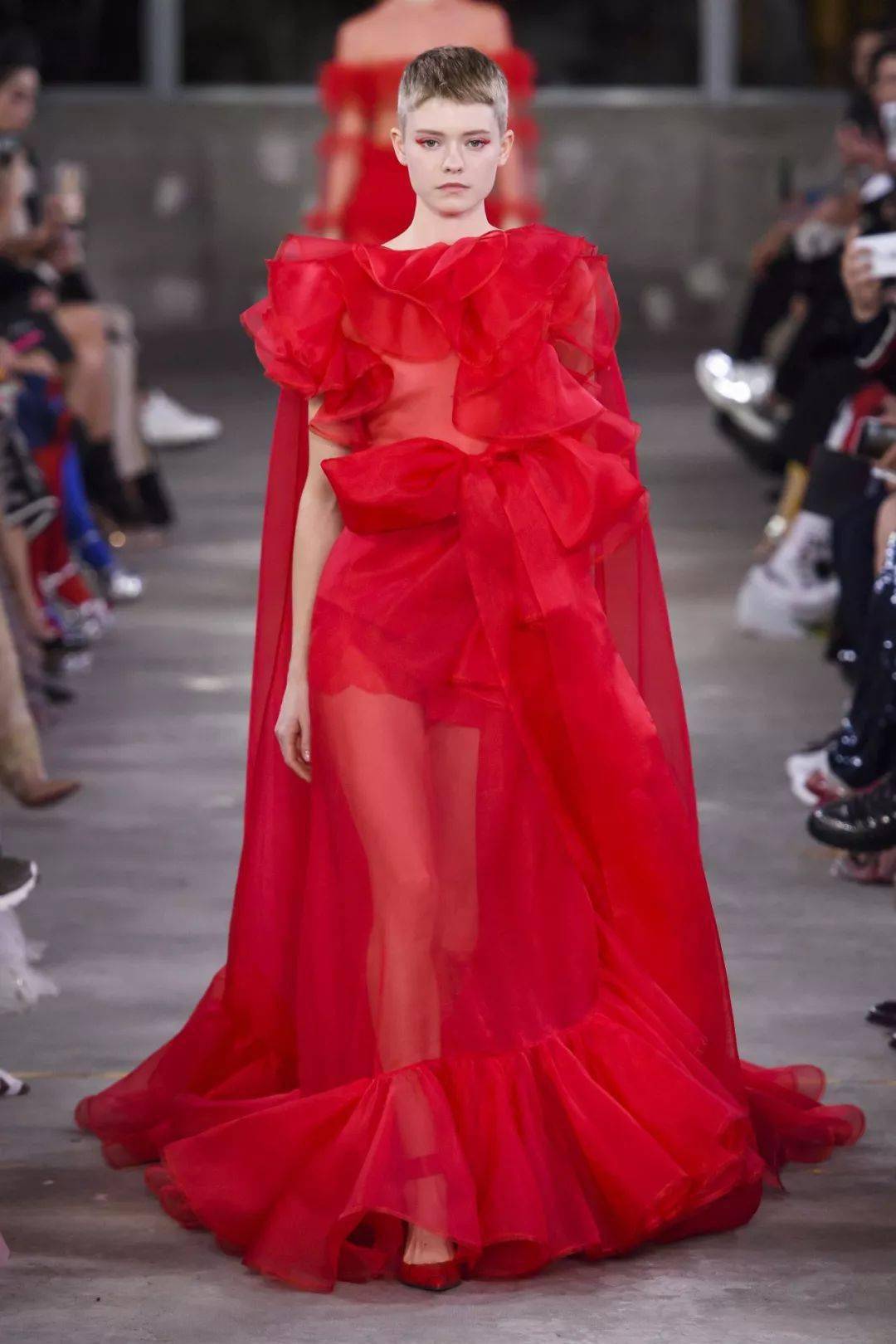 冒险|Pantone发布“月经红”色号,充满活力和冒险精神的红色是如何“驰骋”整个时尚界的？