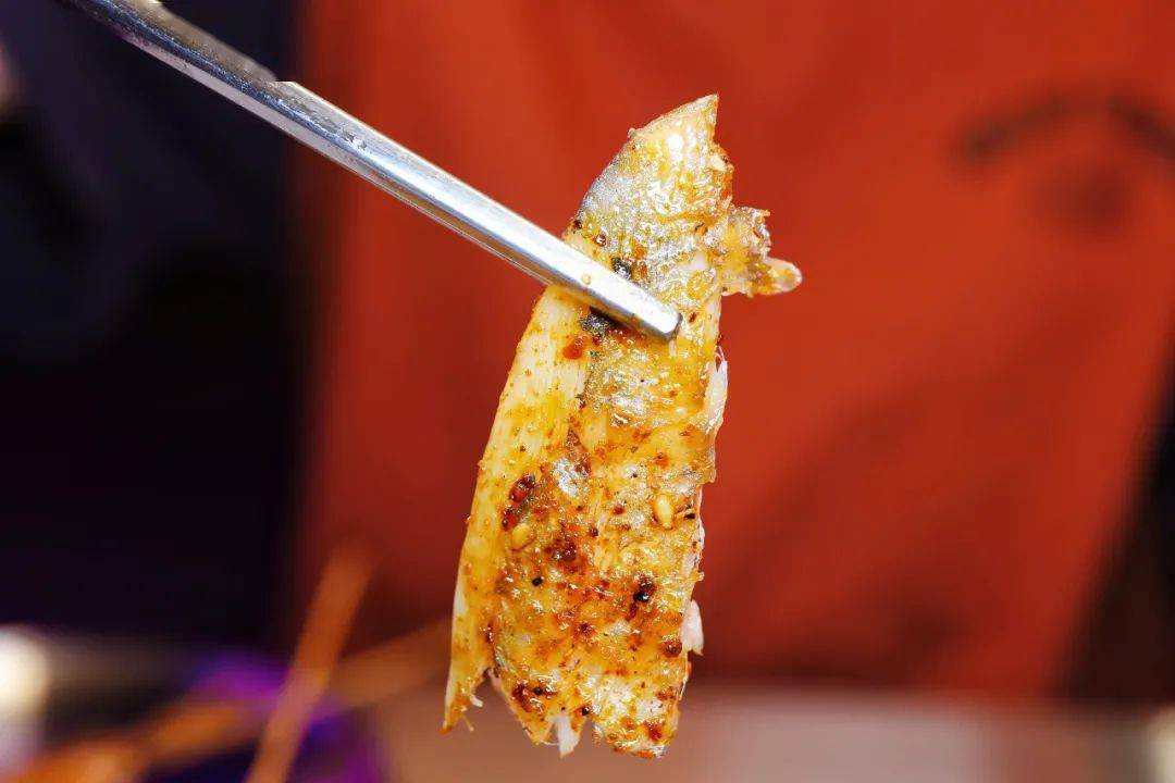 鲳鱼|还一堆人叫好！福州这个老板“逼良为鲳”