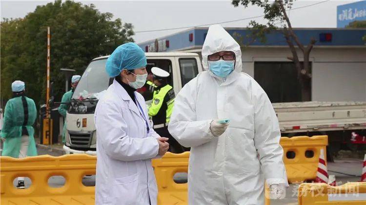 假民警上门登记人口_民警上门登记(2)
