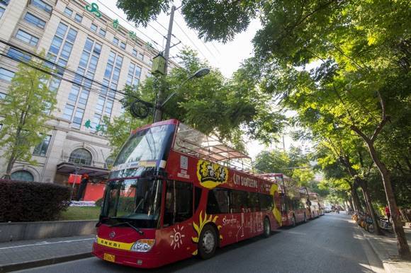 都市流动风景 春秋城市观光巴士推出主题巴士慢游上海_游客