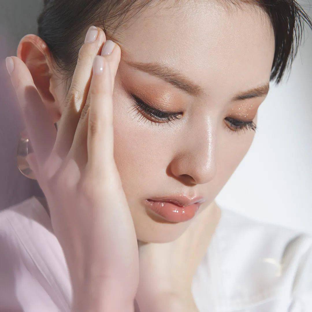 肌肤|值得买｜用这瓶贵妇级养肤粉霜 打造细腻丝滑奶油肌