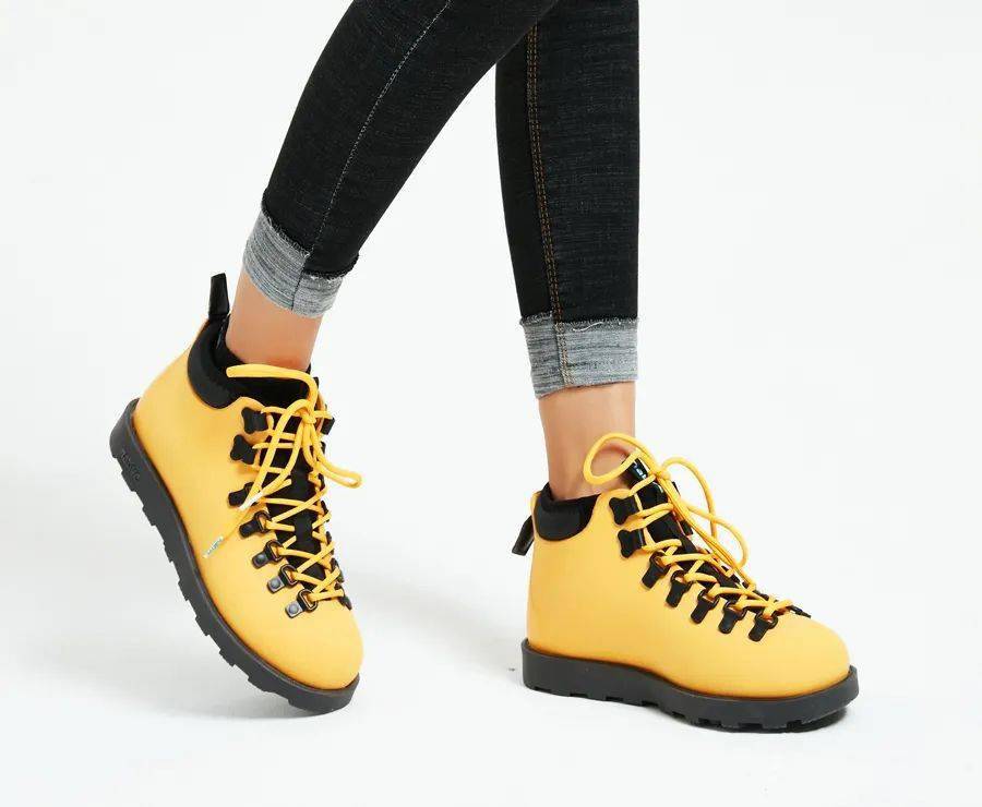 鞋子|好物推荐 | 来自加拿大的马丁靴，轻便保暖，不怕水，大人小孩一起穿！