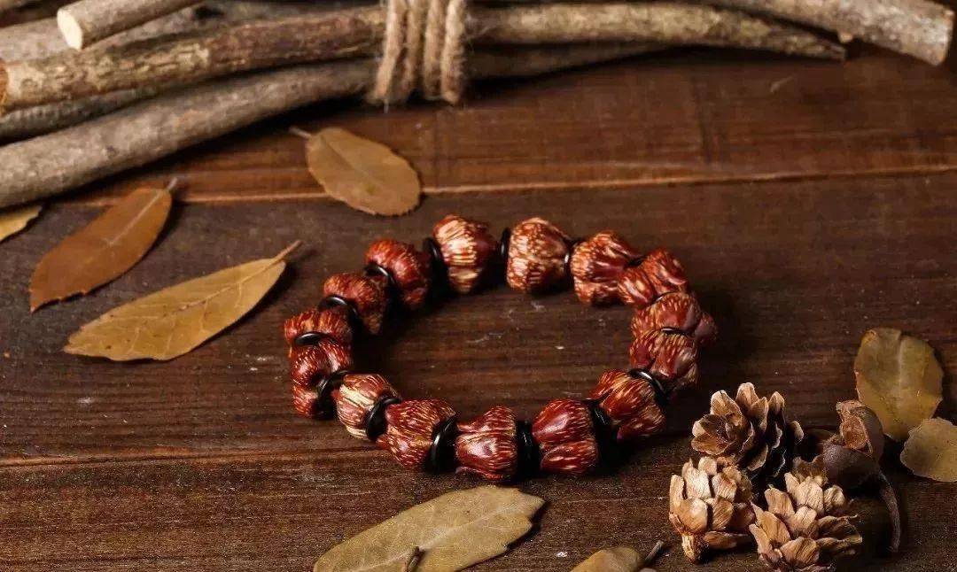 全无|5大奇葩手串:女人越戴越丑,不仅气质全无,还会阴阳失调!