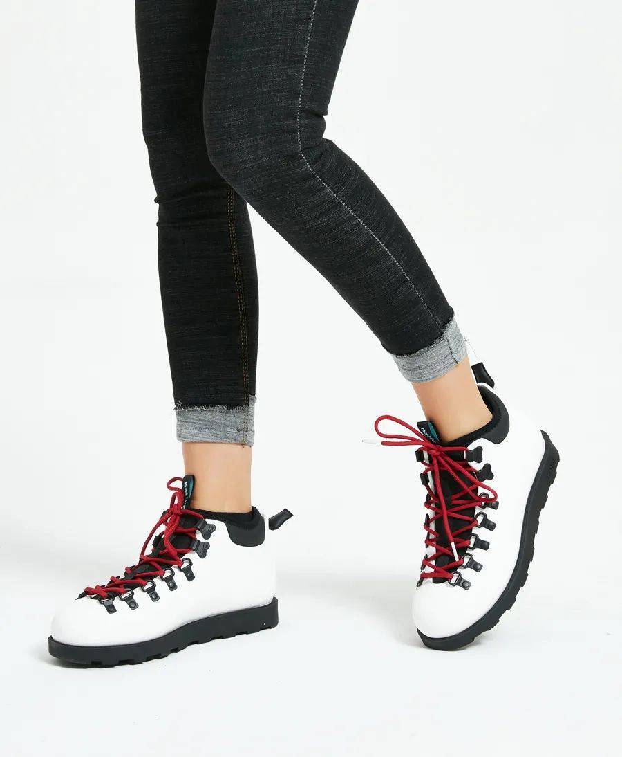 鞋子|好物推荐 | 来自加拿大的马丁靴，轻便保暖，不怕水，大人小孩一起穿！