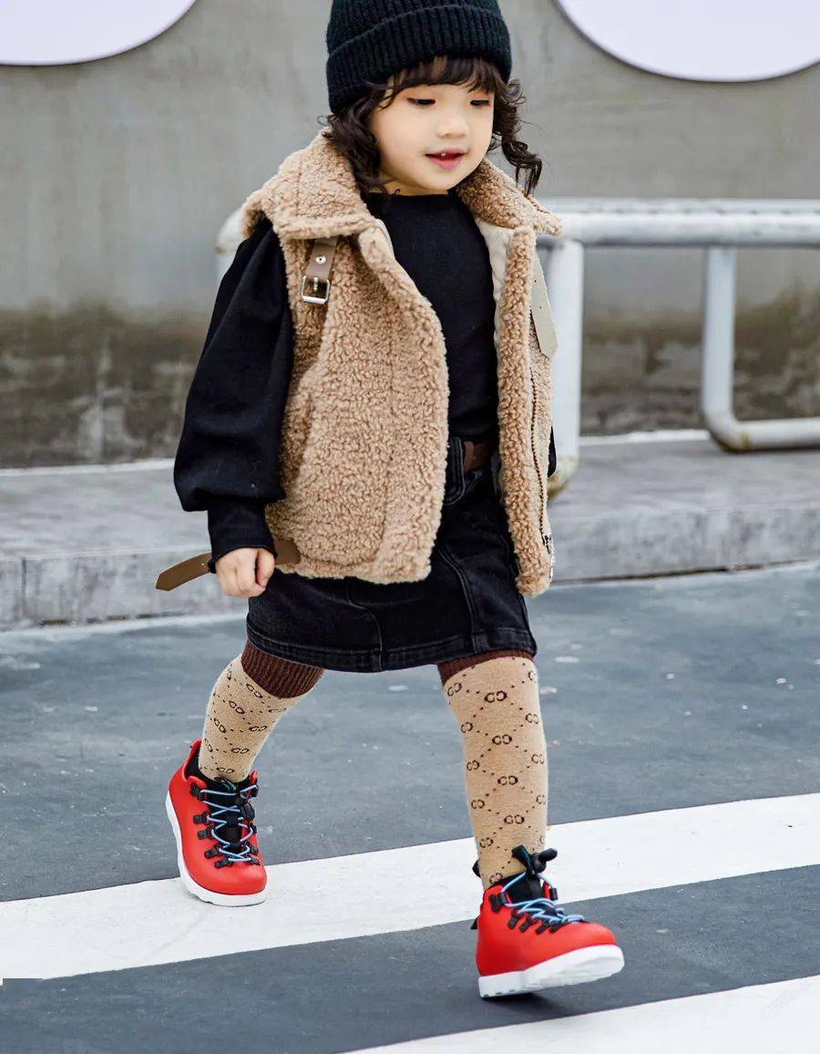 鞋子|好物推荐 | 来自加拿大的马丁靴，轻便保暖，不怕水，大人小孩一起穿！