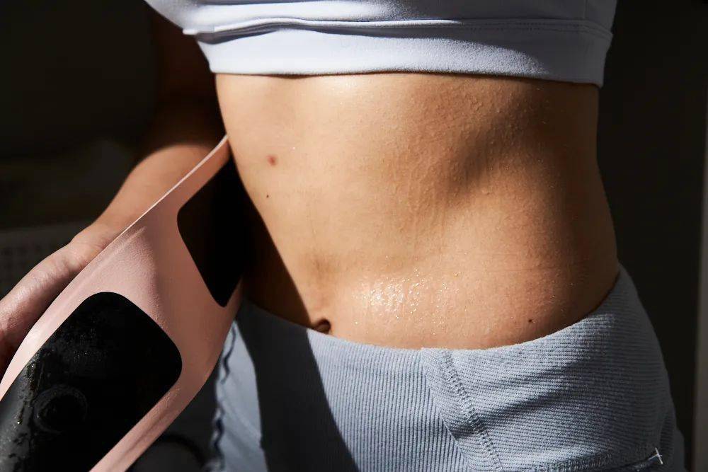 腰带|日本变态“收腰带”,25分钟等于卷腹368次!狂甩游泳圈,轻松get少女腰!