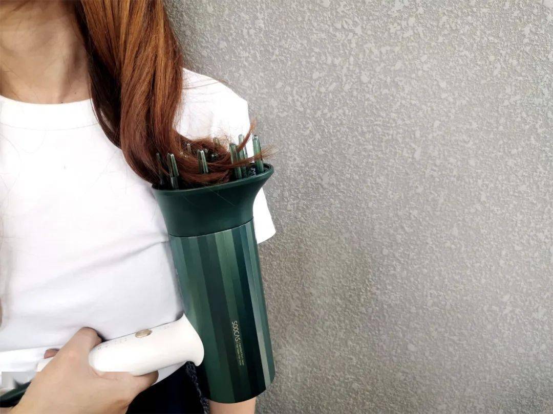 腰斩|这个黑科技吹风机，对标日本大品牌，价格腰斩一半，吹头发就像做发膜！