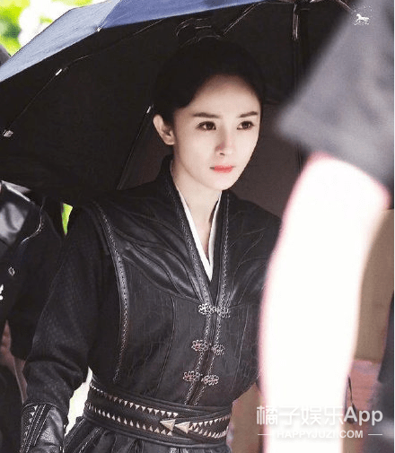 小鞠|她的化妆师该下岗了吧...