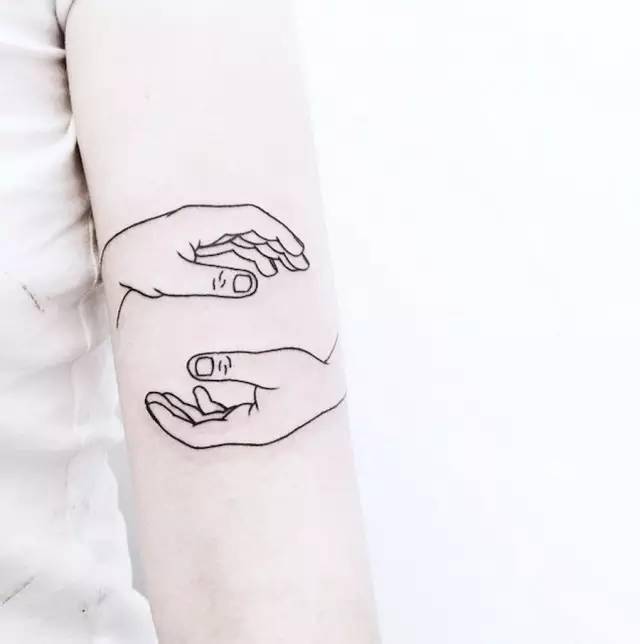 简洁的,古怪的单色纹身