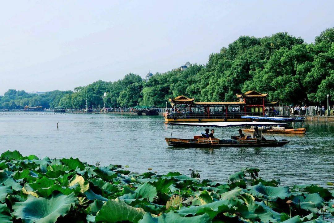 西湖游船多少钱一次 2236ef2d7a804bbab5bbe8655f3f045b.jpeg