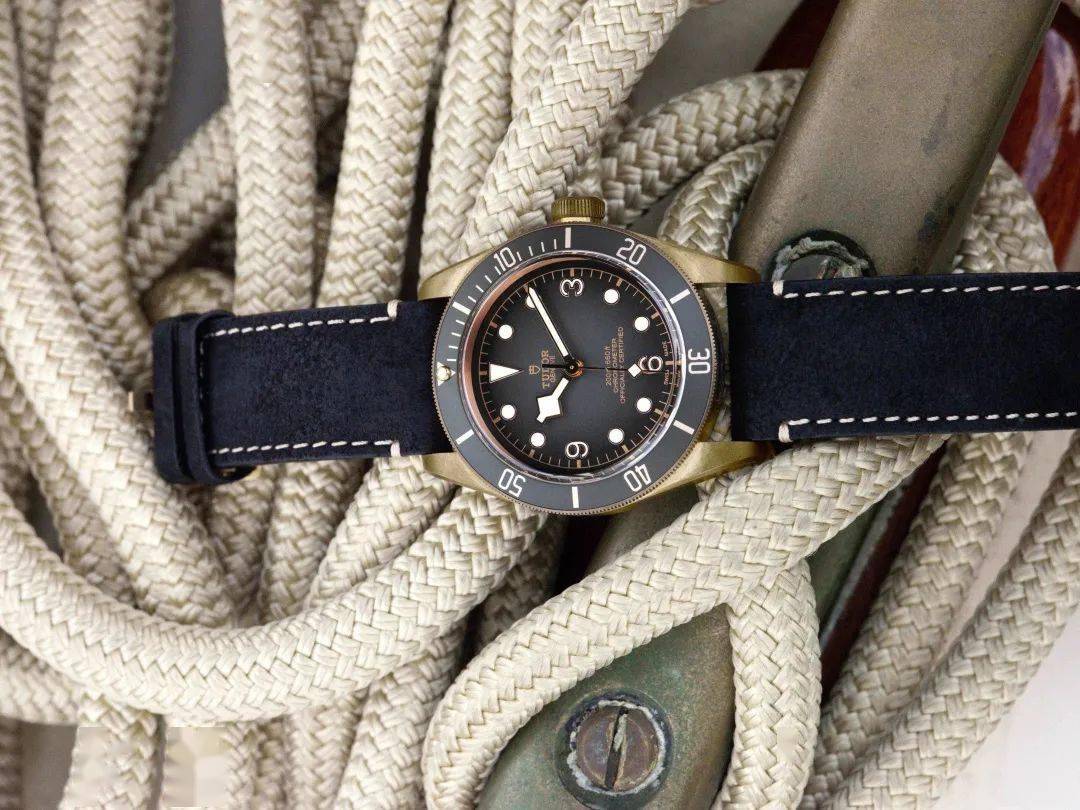 帝舵|连时尚icon都拒绝不了的蓝到底有什么魔力?