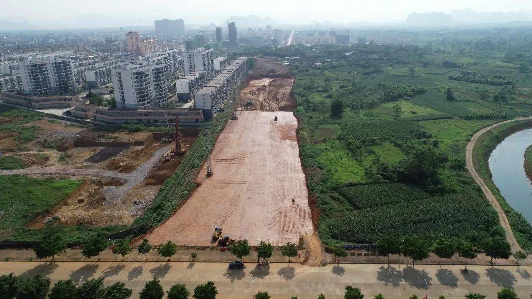 盘阳大道,连接线位于巴马城区发展轴上,是中心组团,盘阳组团城市建设