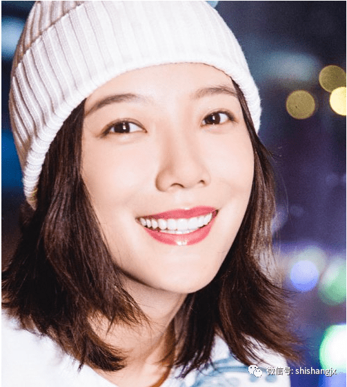 【开云电竞】
2020年圆脸女生露额短发有这几款梳法 除了甜美可爱还醒目练高冷！(图7)