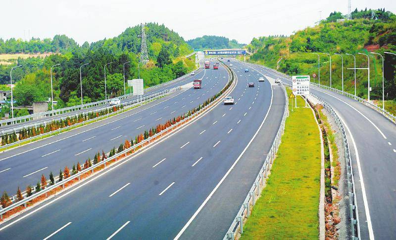 成安渝高速公路简阳段.四川日报全媒体记者 衡昌辉 摄