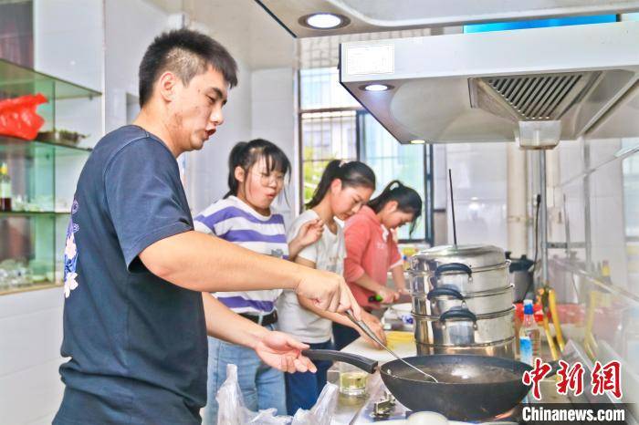 捕捞|武汉一高校捕捞3000余斤活鱼 让新生自主烹饪尝鲜