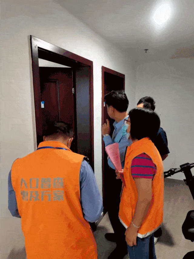 人口普查员的辛苦_人口普查员证件图片(2)