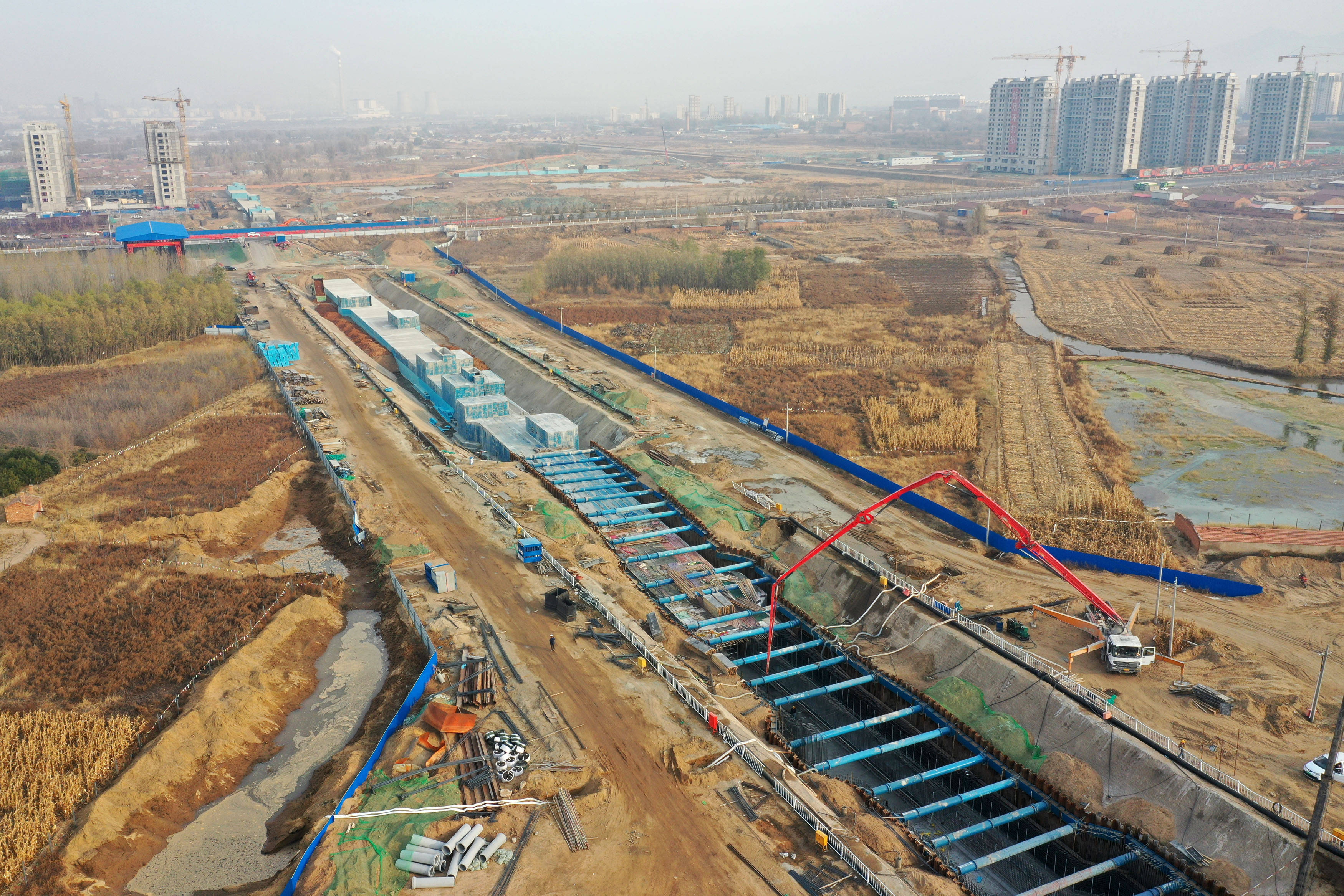 河北宣化:地下综合管廊工程施工忙