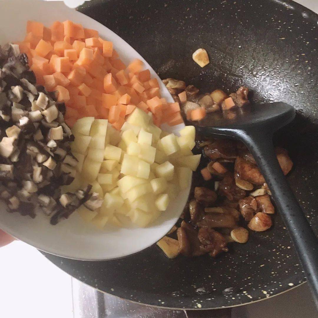 懶人一鍋端，菜飯一鍋出，簡單好吃又營養，我家每周做一次！ 熱愛美食 第17张