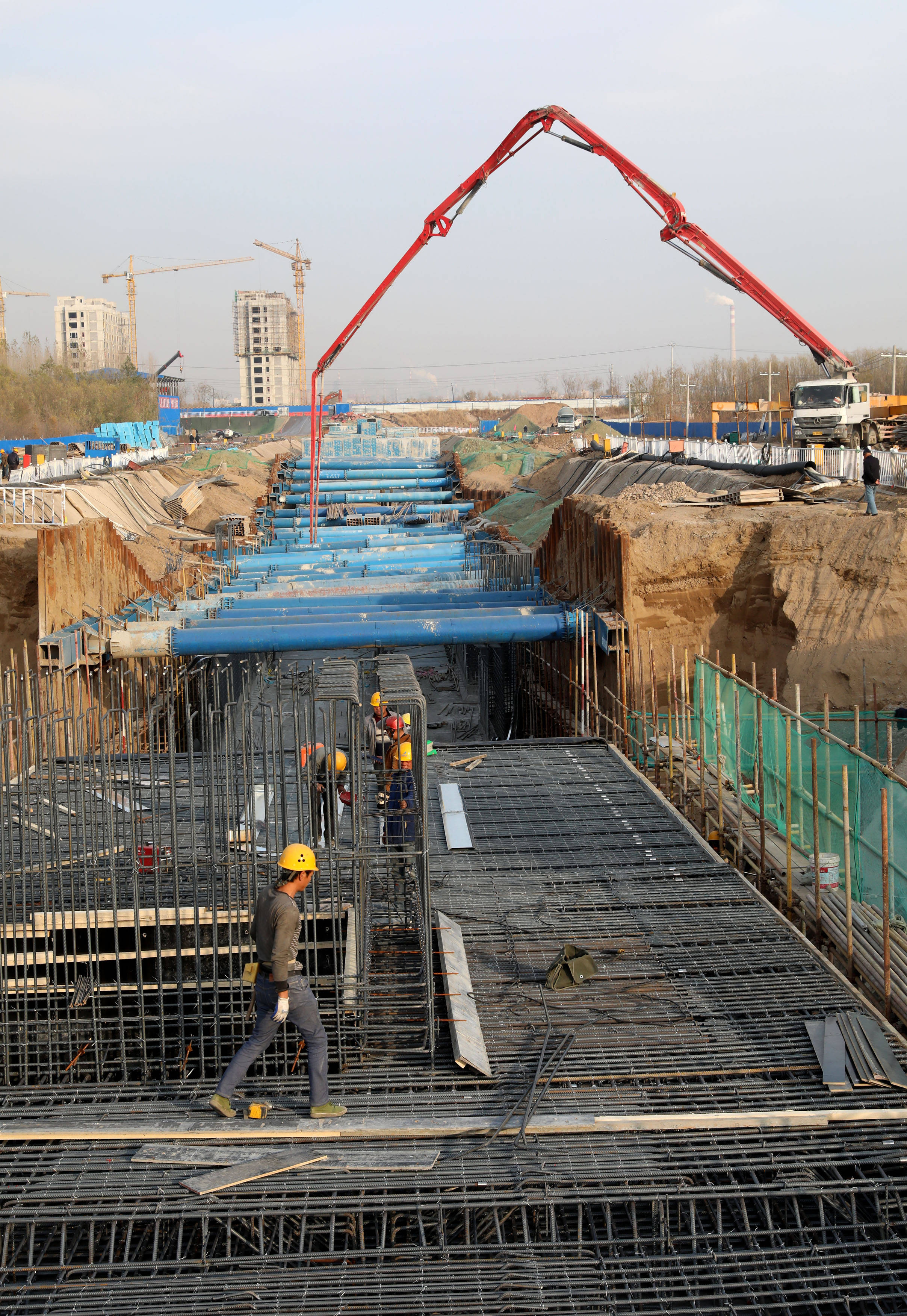 河北宣化:地下综合管廊工程施工忙