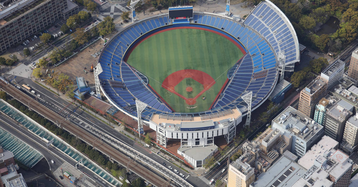 日本职业棒球队横滨海湾之星队的配合下,东京奥运会棒垒球场馆