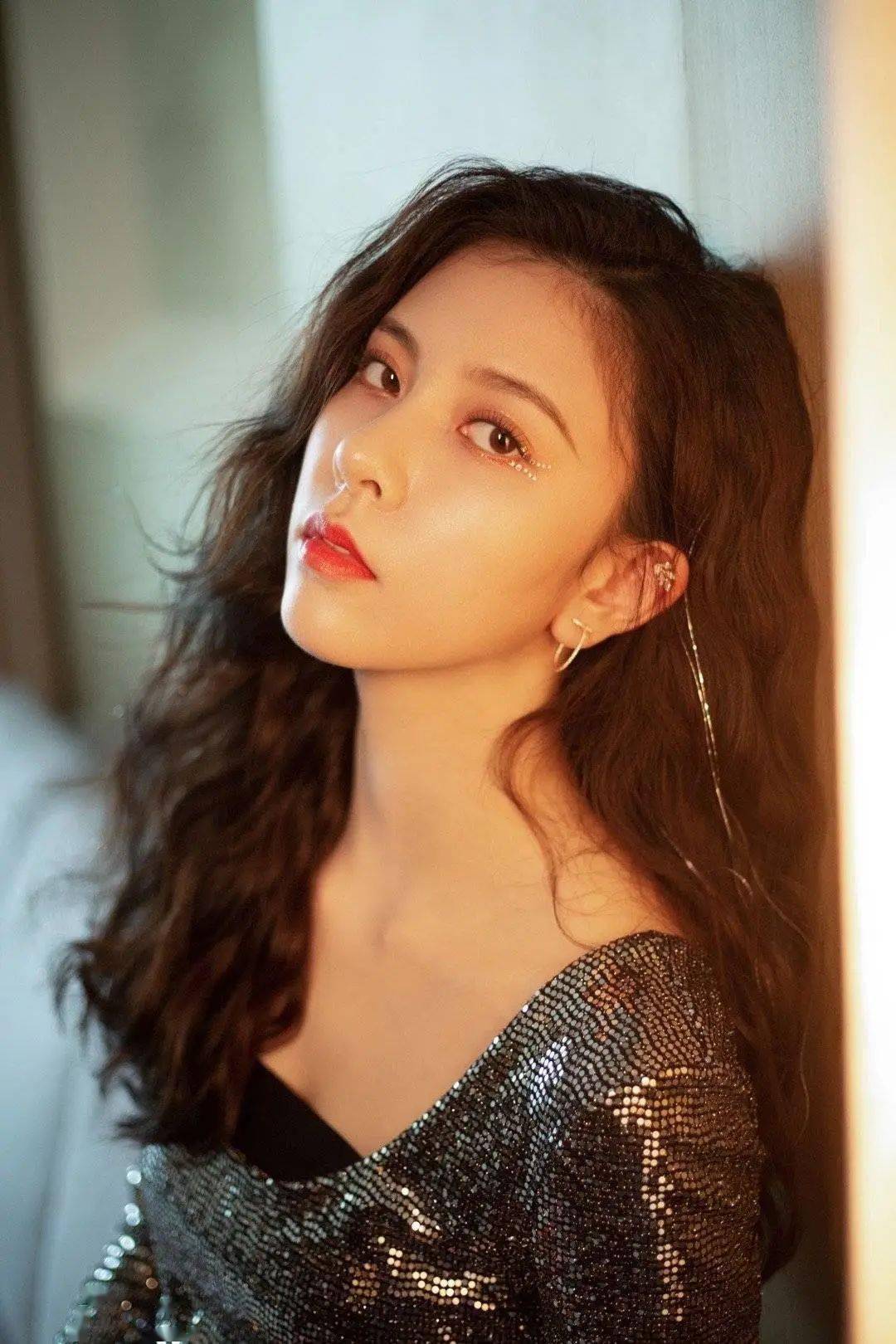 羊毛|撩个头发都风情万种？杨幂真是好港一女的！