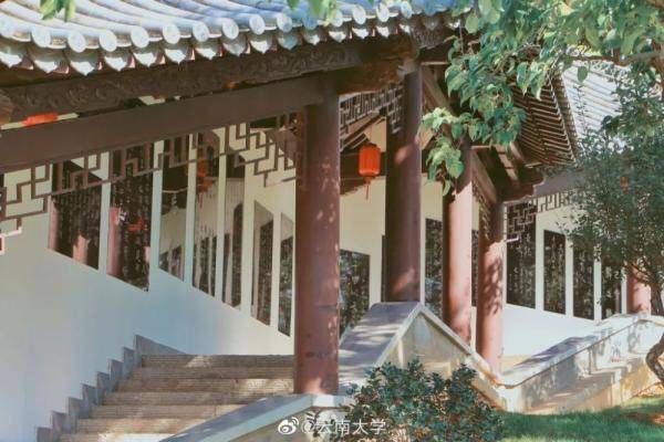 秋景大|高校秋景大赏丨想在春天种下一片色彩 在秋天送给你