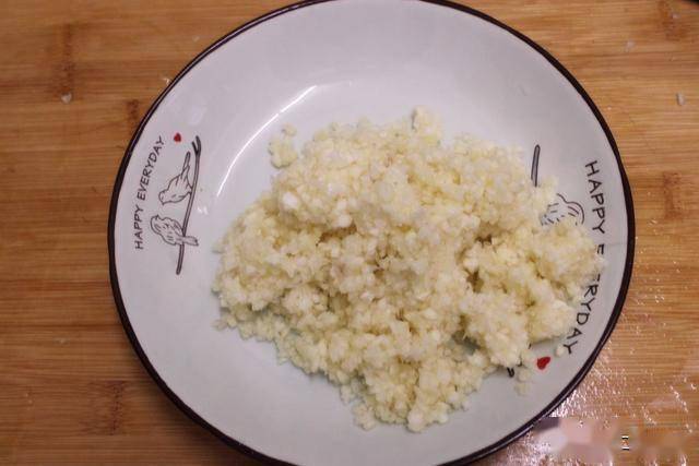 蒜什么时候下锅最好 860226ba43704952b221ecd018942cf0.jpeg