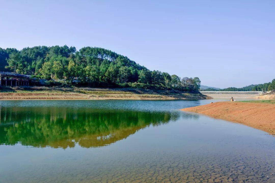 你好这里是团溪龙岩湖