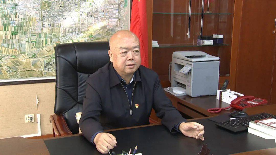 领导视察人口普查登记现场(2)