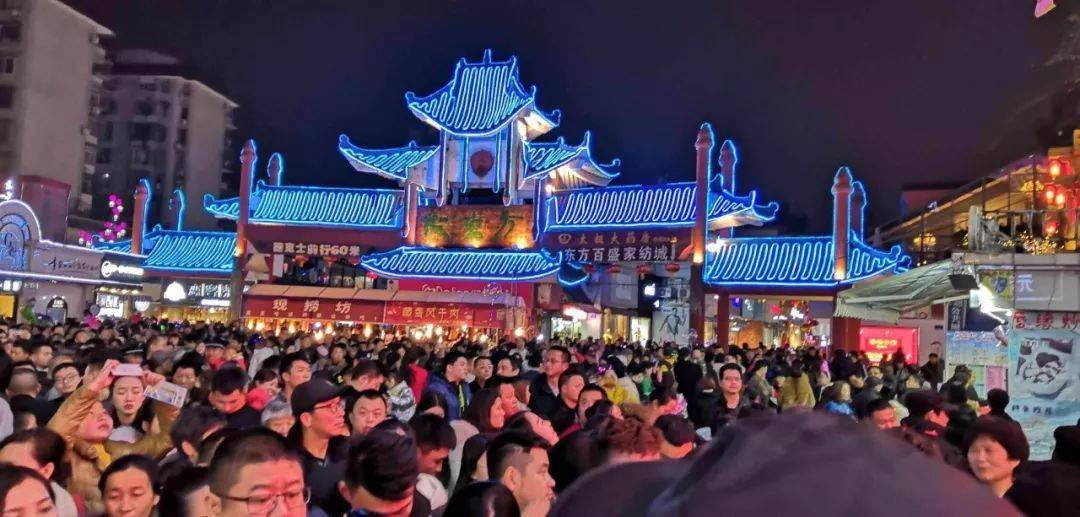 自贡东方广场,这个曾经的繁华商圈正在走向落寞.