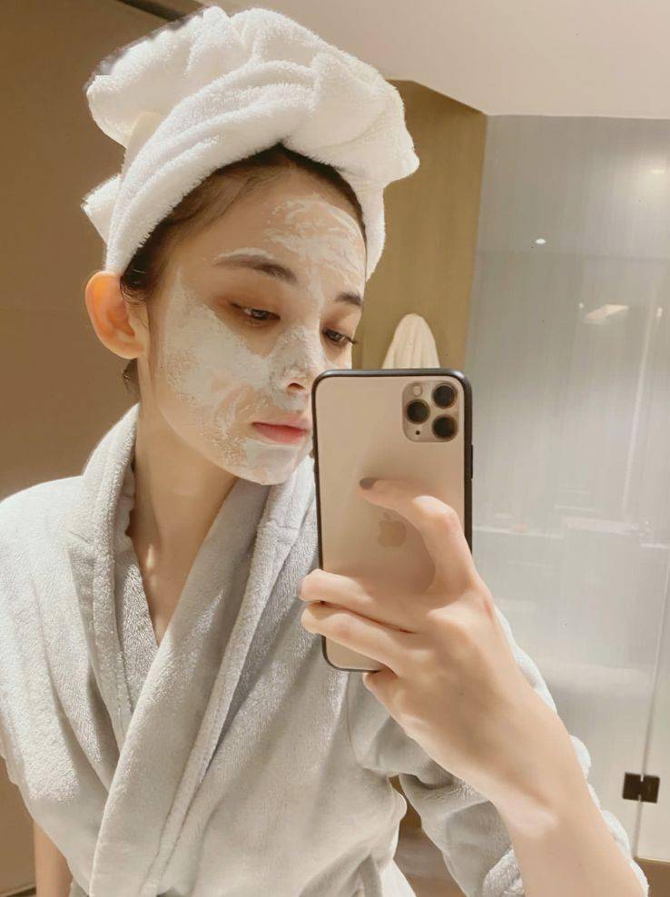 王子|别对着起皮的脸发愁了，王子文的秋冬护肤秘诀来了！