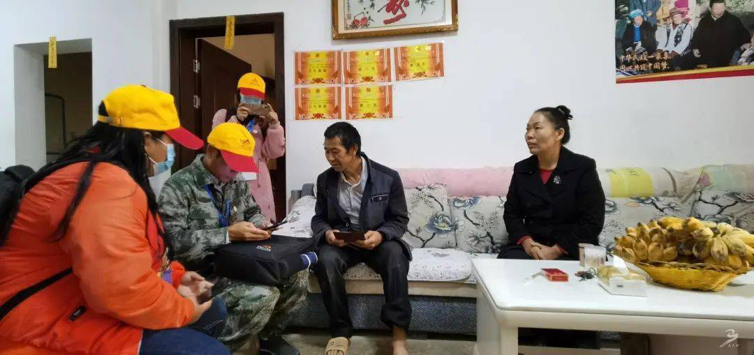 人口普查员是社工吗_社工上门人口调查(3)